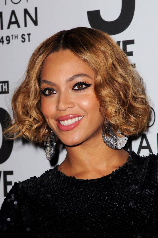 Beyoncé-Short-Haircut-in-The-Evening-Topshop