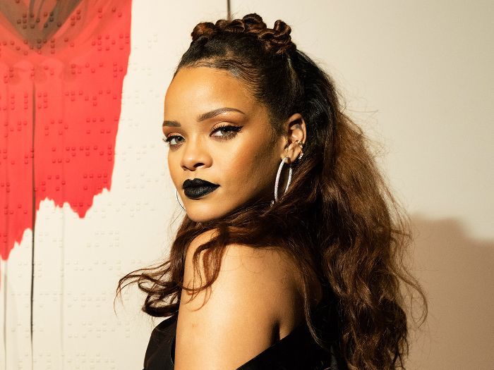 Rihanna Pin-Up Hairstyles